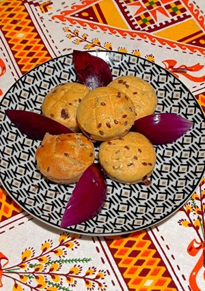 Lilahagymás -lenmagos pogácsa recept fotója