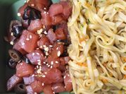 Una foto di tagliatelle con pesce
