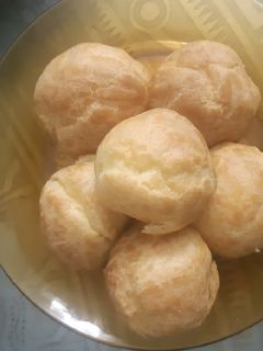 Hình của món Bánh su nhân custard béo ngậy.