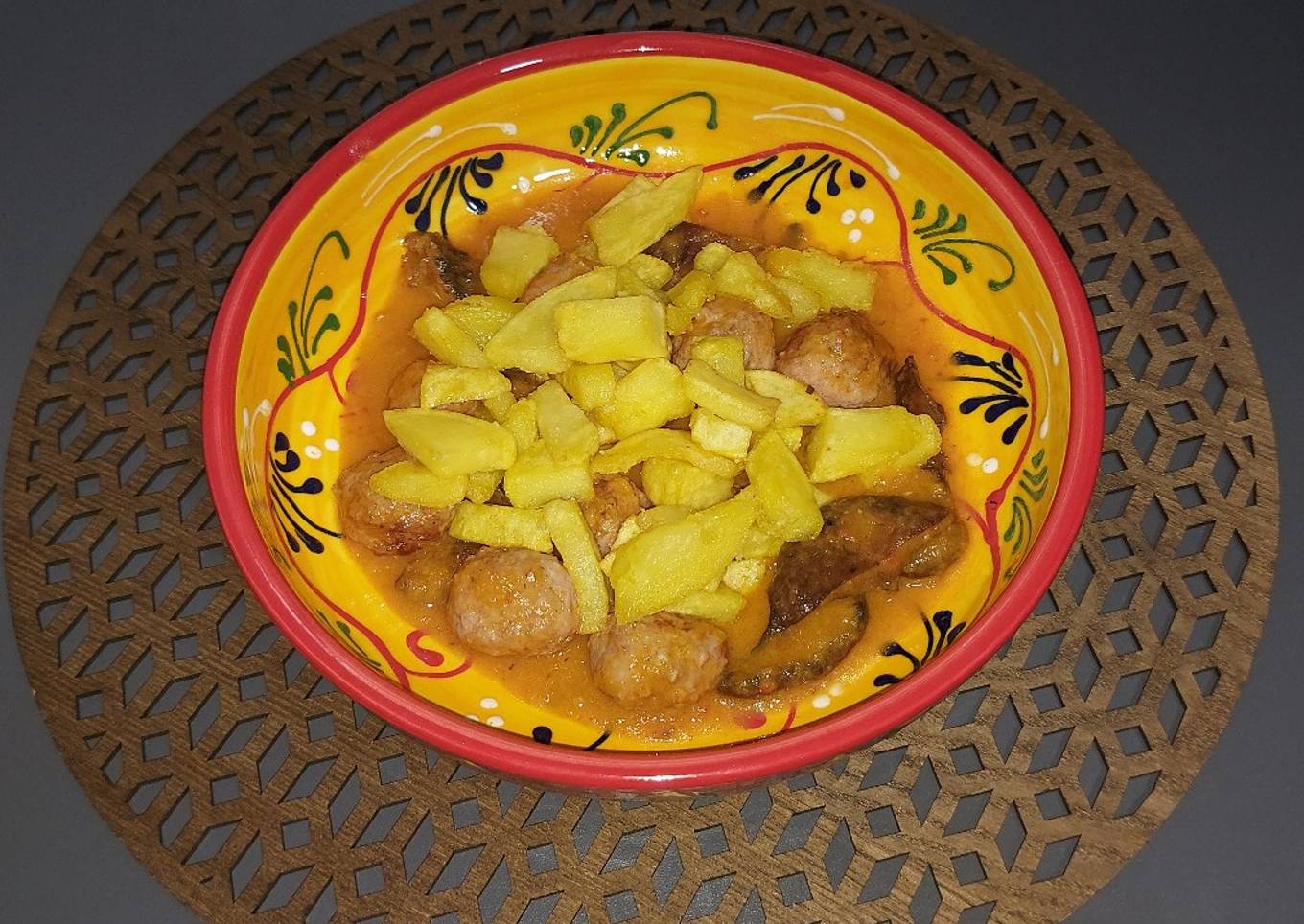 Albóndigas en salsa con níscalos