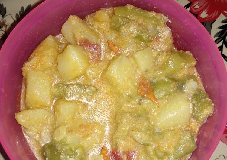 Recipe of Refreshing Jhinge aalu posto
