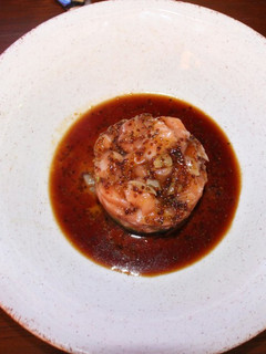 Una foto de Tartar de salmón
