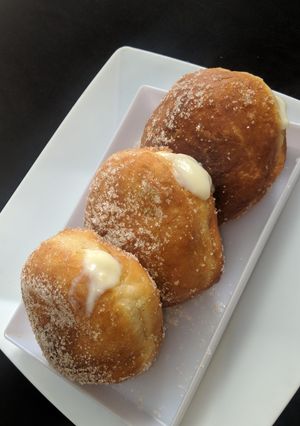 A picture of Vanilla cream filled doughnuts.