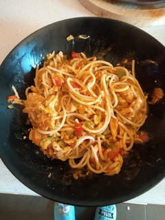 Una foto de Pasta con verduras y salsa boloñesa con mambo cecotec