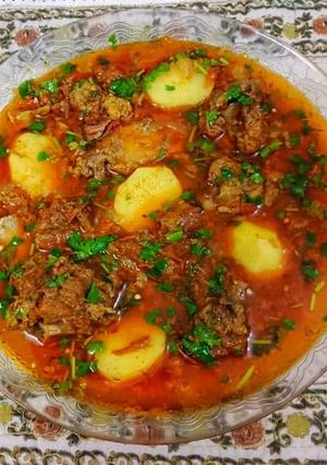 A picture of Aloo Gosht.
