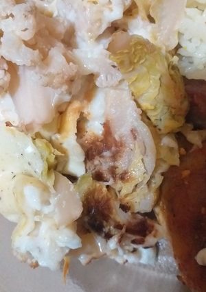 Una foto de Ropollito de Bruselas y coliflor con salsa Blanca