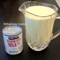 A picture of Creamy Vanilla Sauce w/ Evaporated Milk.