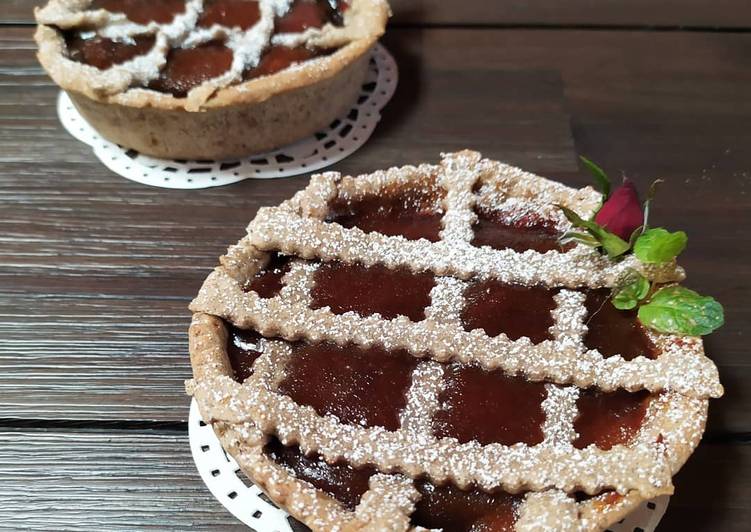 Crostatine con farina di riso nero,e confettura all'albicocca e cannella