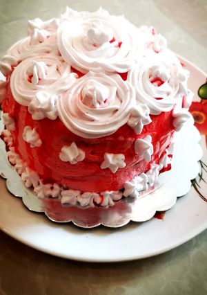 A picture of Eggless n without oven Strawberry cream cheese cake 🎂❤️.