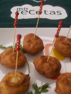Una foto de Abisinios con longaniza blanca