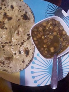 सफ़ेद छोले इन पंजाबी स्टाइल (White choley in punjabi style recipe in hindi) रेसिपी मुख्य फोटो