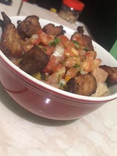 Una foto de Chifrijo receta costarricense