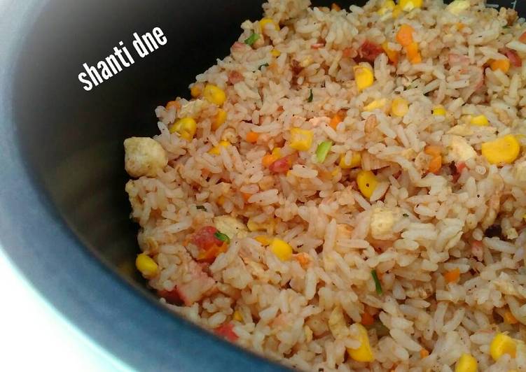 Bagaimana Menyiapkan Nasi Goreng Charsiu yang Lezat Sekali