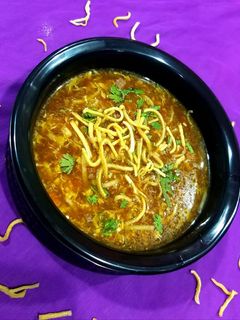 चिकन मंचाव नूडल्स सूप (chicken manchow noodles soup recipe inmarathi) रेसिपी चे मुख्य फोटो