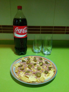 Una foto de Nachos con salsa cheddar con thermomix