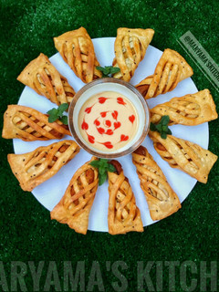 A picture of Instant Aloo samosa.
