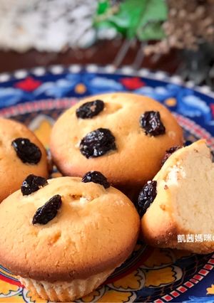 A picture of [Low-Carb] Blueberry Cupcakes.