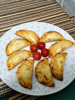 Una foto de Empanadillas de cebolla caramelizada, y bonito