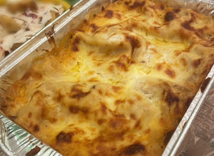 صورة لوصفة -لازانيا باللحم وصوص البشاميل اللذيذ 🍝😋!