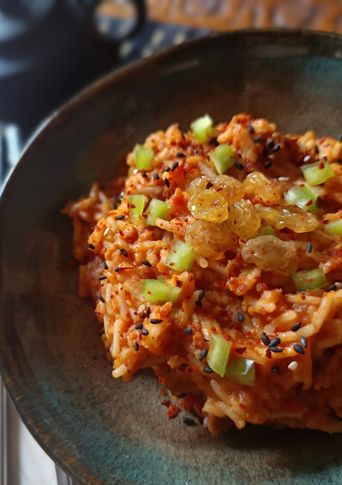 Una foto de Arroz Basmati especiado + Carne & Pimiento dulce italiano //Meat, Friggitello & Basmati Rice Dish 🍚🥢