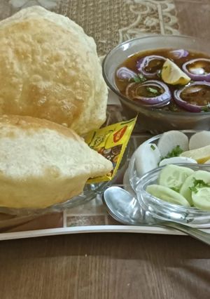 छोले भटूरे (Chole bhature recipe in hindi) रेसिपी मुख्य फोटो