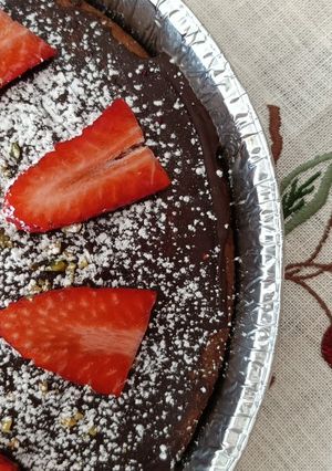A picture of Chocolate, strawberry and pistachio cake.