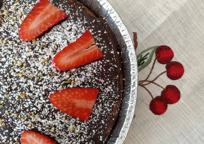 Chocolate, strawberry and pistachio cake