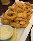 Cebollas y pollo frito