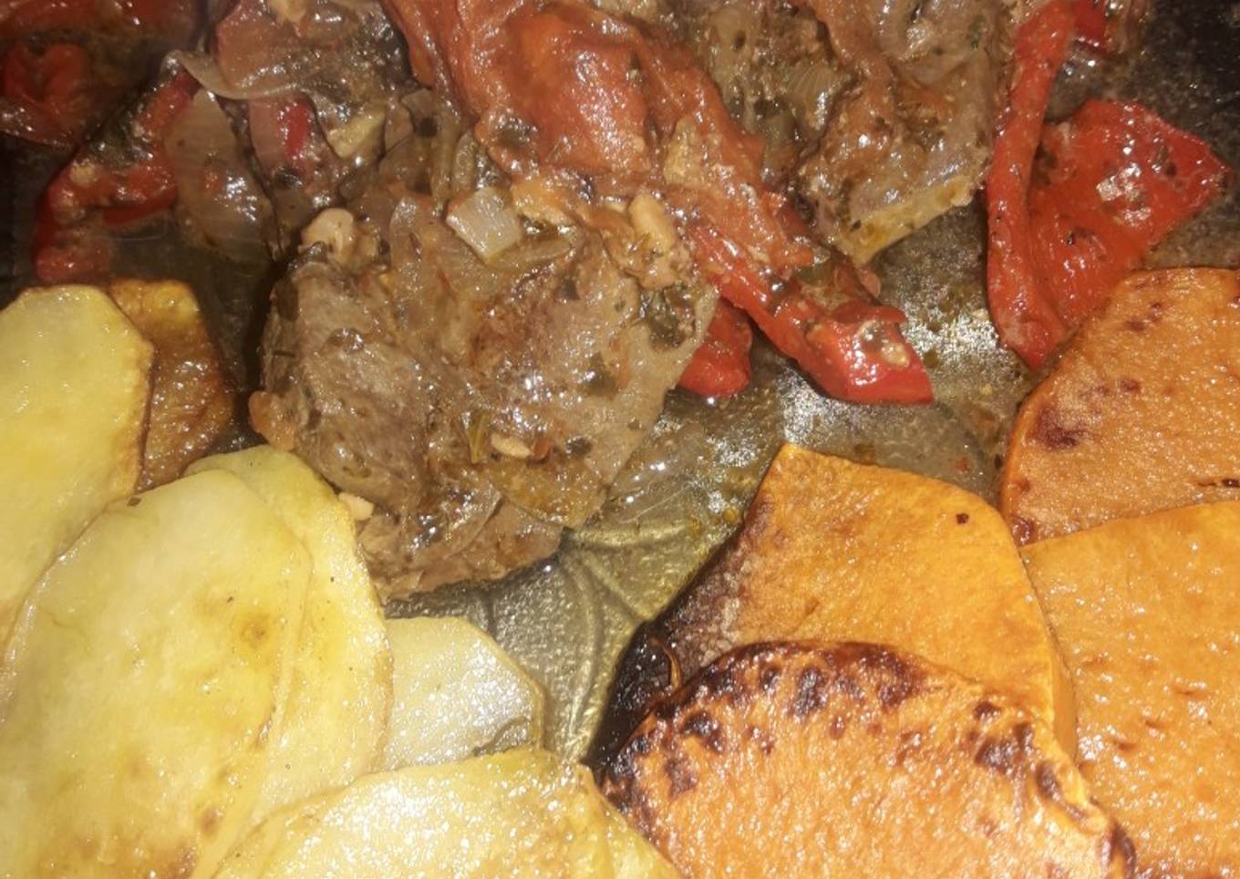 Hígado de Res a la portuguesa y calabaza y papas