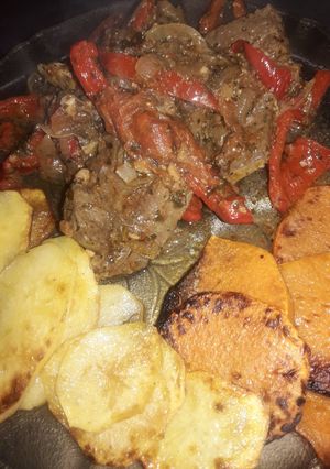 Una foto de Hígado de Res a la portuguesa y calabaza y papas