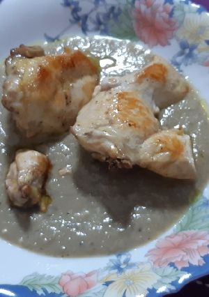 Foto principal de Pollo con salsa cremosa de champiñones
