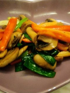 蔥爆甜椒炒雙菇(低醣生酮餐)(家常菜)(簡單料理)(方便素)(週一無肉日) 的食譜成品照片