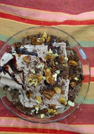 A picture of Oreo chocolate icecream truffle.
