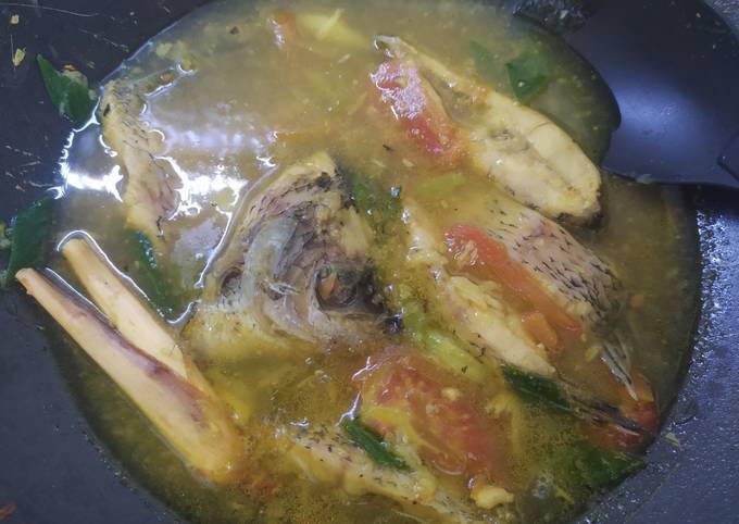 Langkah Mudah untuk Menyiapkan Sop gurame bumbu kuning yang Sempurna