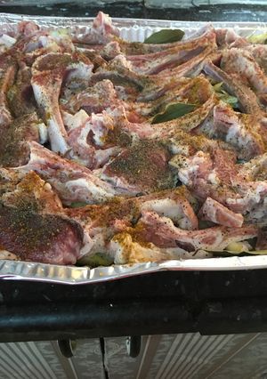 A picture of Lamb Chops with Onions.