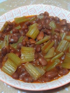 Une photo de Soupe d'haricots rouges au céleri 😋