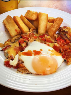 Una foto de Huevo a Huevo con Yuca Frita