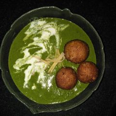 A picture of Palak paneer kofta.