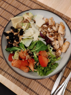 Una foto de Ensalada de pollo