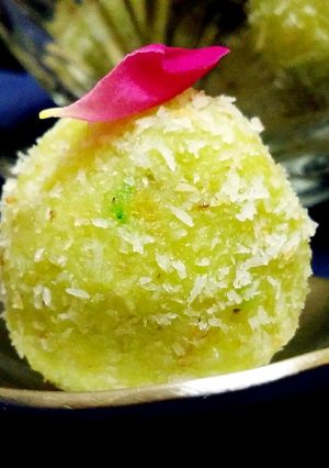 A picture of Instant Coconut Laddoo/ Nariyal Ke Laddoo.