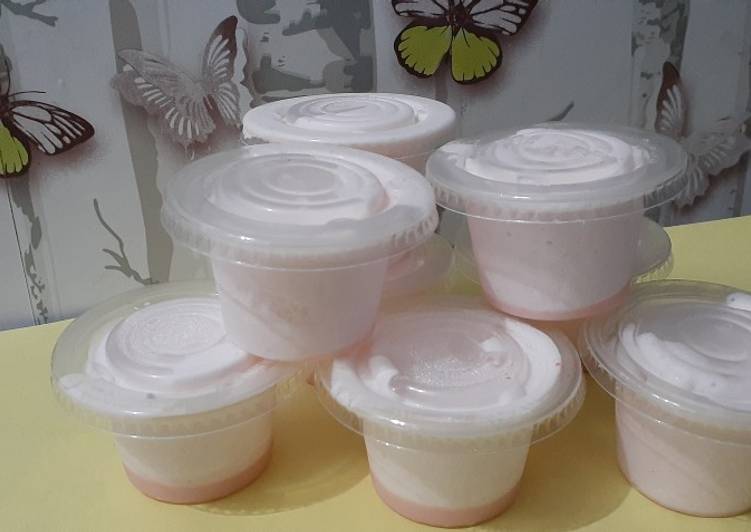 Langkah Mudah untuk Membuat Es Krim Chil school strawberry 😋 yang Sempurna