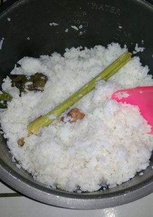 Foto resep Nasi uduk rice cooker🤗🍽️