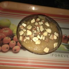 A picture of Wheat flour and sooji halwa.