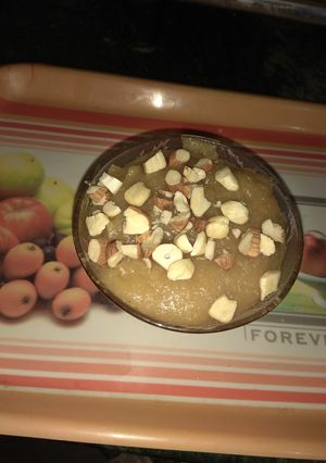 A picture of Wheat flour and sooji halwa.