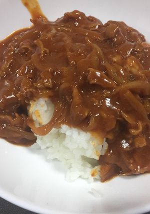 A picture of Japanese Style Hushed Beef on Rice (Hayashi Rice).