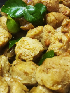 மீல் மேக்கர் பொரியல்(meal maker fry recipe in tamil) செய்முறை முக்கிய புகைப்படம்