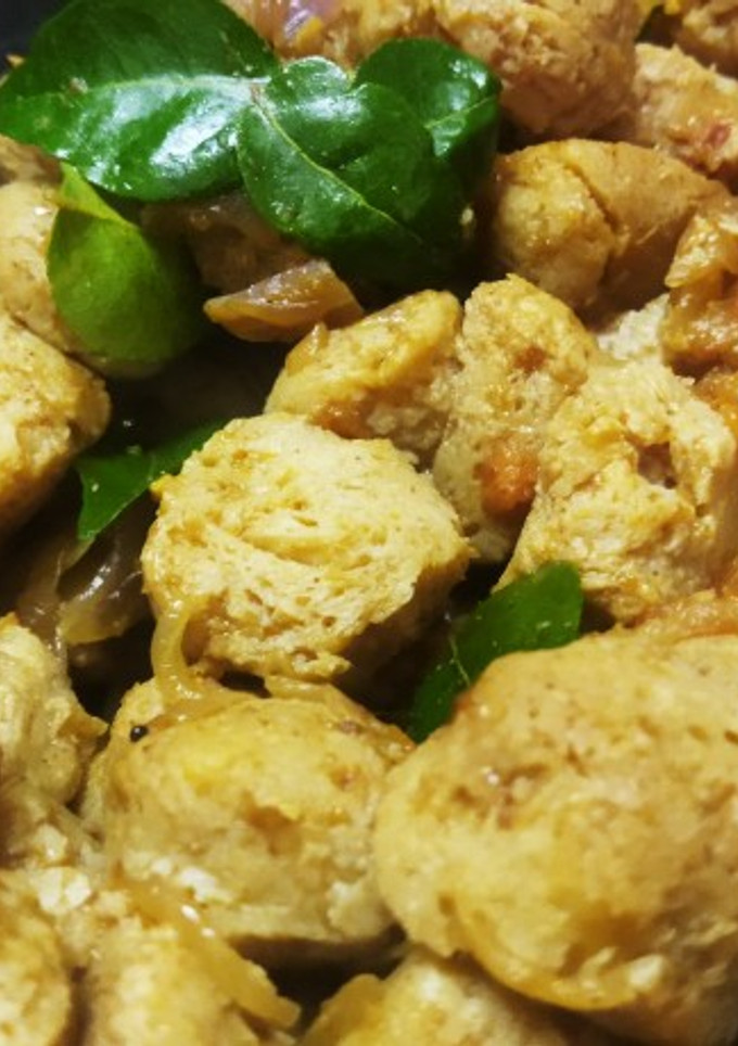 மீல் மேக்கர் பொரியல்(meal maker fry recipe in tamil) செய்முறை முக்கிய புகைப்படம்