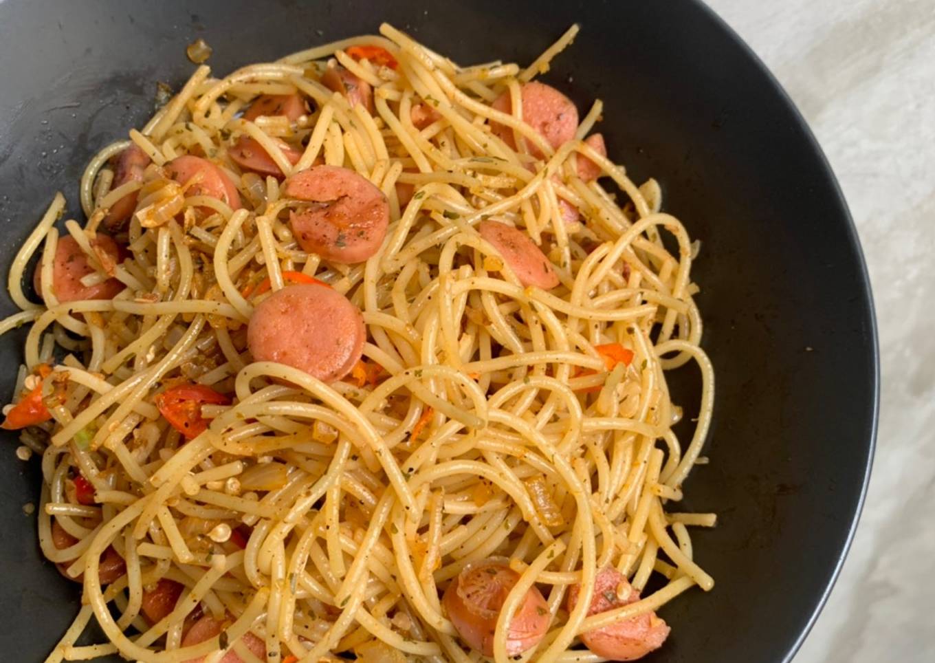 Spaghetti aglio olio sosis