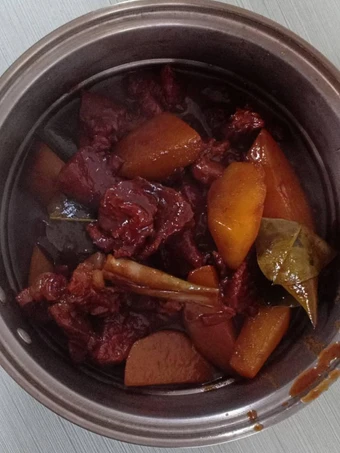 Langkah Gampang Menyiapkan Resep Bistik daging sapi + kentang resep nyokap yang Enak Banget