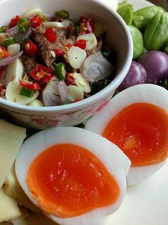รูปของ น้ำพริกขยำปลาทูและไข่เป็ดต้ม 7นาที